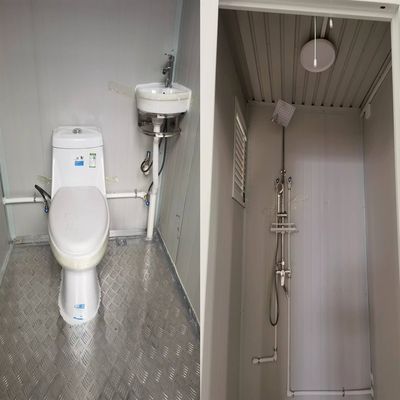 Πρότυπο πάχος Σύγχρονο στυλ Κινητή κατασκευαστική εγκατάσταση Προετοιμασμένη τουαλέτα εξωτερικό σχεδιασμό Σάντουιτς Πίνακα φορητή τουαλέτα