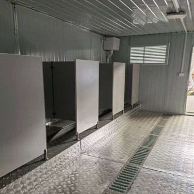 Πρότυπο πάχος Σύγχρονο στυλ Κινητή κατασκευαστική εγκατάσταση Προετοιμασμένη τουαλέτα εξωτερικό σχεδιασμό Σάντουιτς Πίνακα φορητή τουαλέτα