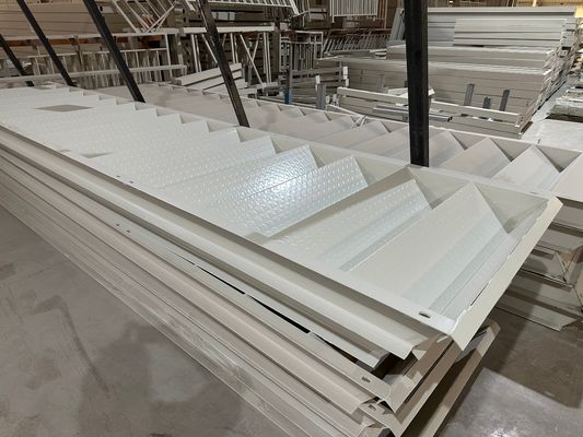 Γρήγορη εγκατάσταση πλεονέκτημα 20 40ft Steel Sandwich Panel Flat Pack Container House for Office Apartment Mall Workshop
