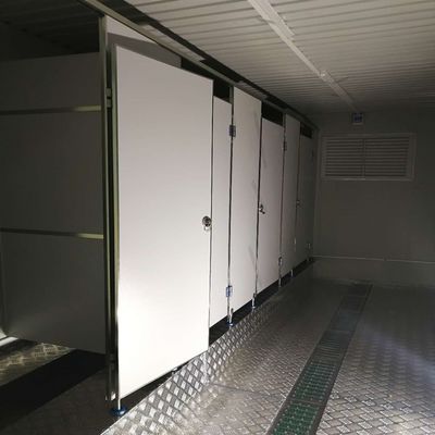 Χαμηλό κόστος αποστολής Πρόληψη καταστροφών Φορητή τουαλέτα κατασκήνωσης με προσαρμοσμένο σχεδιασμό 20FT / 40FT και τυποποιημένο πάχος