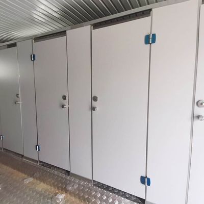Περιβαλλοντικά φιλική Αυστραλία Στερεό λευκό ή προσαρμοσμένο χρώμα Εξωτερική οικιακή κατασκευή Τοποθεσία συναρμολόγησης τουαλέτας