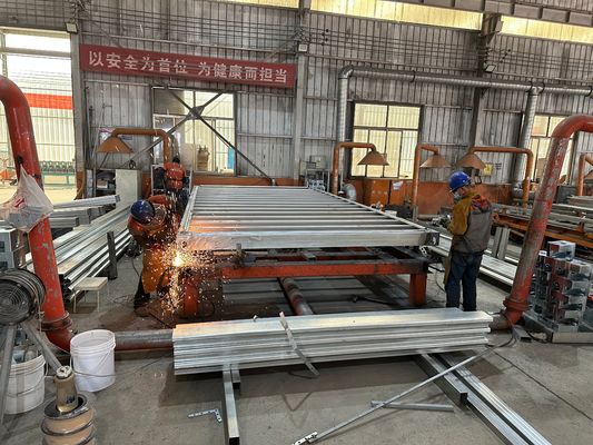 Σχεδιασμός 20 40 ft Steel Frame Rock Wool Sandwich Panel Modular Prefabricated Flat Pack Container House για ξενοδοχείο