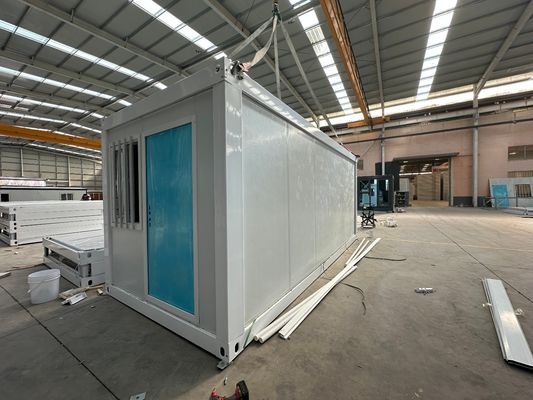 20ft 40ft Ανθεκτική στη σκουριά υγρασία Σκουπτήριες Προετοιμασμένες κατοικίες Προετοιμασμένα γραφεία Φορητό αναδιπλούμενο σπίτι Κωντέινερ σπίτι για το σχολείο
