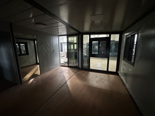 40FT ή προσαρμοσμένο σύγχρονο στυλ σχεδιασμού Επεκτάσιμο σπίτι δοχείου με αποσυναρμολόγητο σαλόνι και ζεστό μπάνιο
