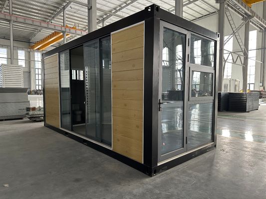 Μαύρο μοντέρνο σχεδιασμό Στυλ Flat Pack Container Home Απομονωμένα Prefab Container Houses για γρήγορη ρύθμιση και εγκατάσταση