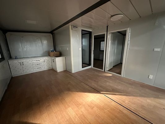 20ft επεκτάσιμη οικία εμπορευματοκιβωτίου με κουζίνα μοντέρνο σχεδιασμό πλήρως επιπλωμένο 2 υπνοδωμάτια φορητό διαμέρισμα από εξατομικευμένο