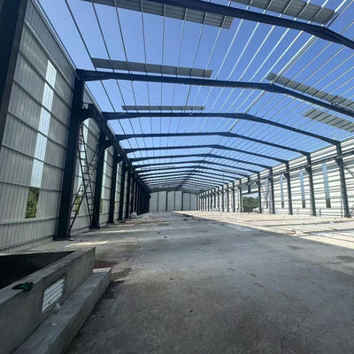 Εύκολη εγκατάσταση Προετοιμασμένη χάλυβα δομή μεταλλική αποθήκη με ελαφρύ χάλυβα Q345 Q235 κύριο πλαίσιο και την εξυπηρέτηση κοπής