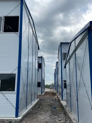Εργαστήριο Αποθήκη Κατασκευή Γραφείο Χάλυβα Προσυσκευασμένο σπίτι με 50/75/100mm κύμα Sandwich Panel τοίχος