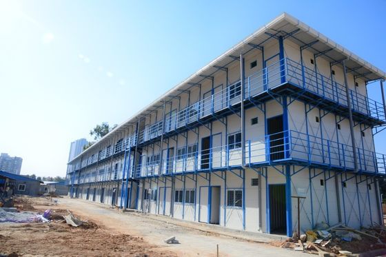 Οικοδομίες με χαμηλή περιεκτικότητα σε άνθρακα που κατασκευάζονται από σάντουιτς και προκατασκευασμένα δομικά συστήματα χάλυβα