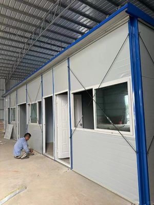 Κατευθείαν Prefab Hobbit House με ατσάλινη πόρτα και τετράγωνο σχεδιασμό