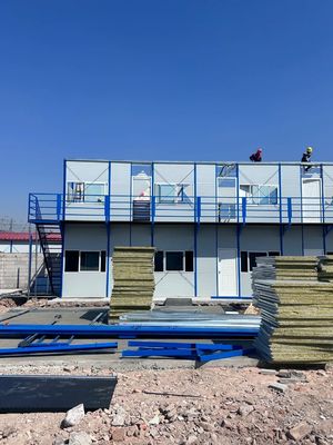 Κατευθείαν Prefab Hobbit House με ατσάλινη πόρτα και τετράγωνο σχεδιασμό