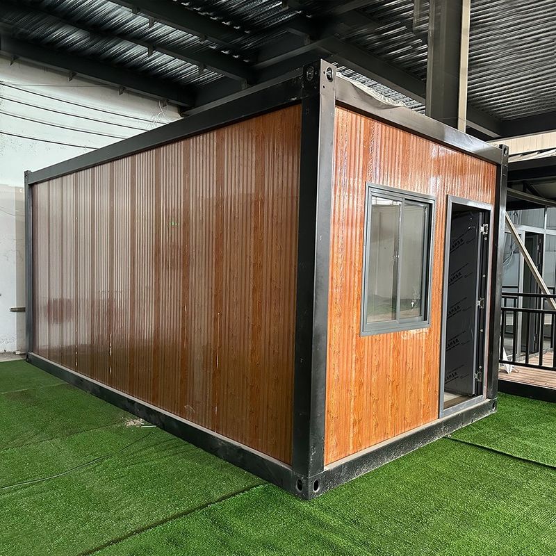 Προπαρασκευασμένο Windproof Sandwich Panel Container House Flat Pack με 3C/CE/CL/SAA τυποποιημένη ηλεκτρική ενέργεια και σταθερή δομή